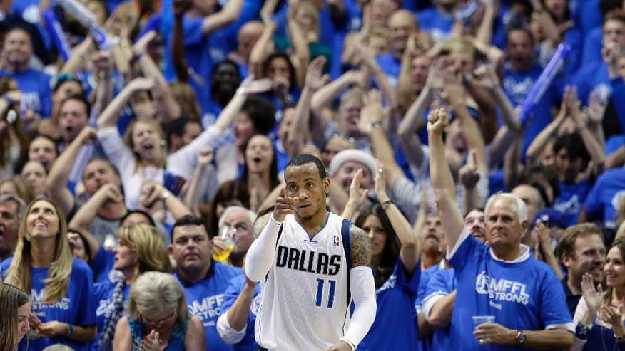 APTOPIX Spurs Mavericks Basketball-1.jpg